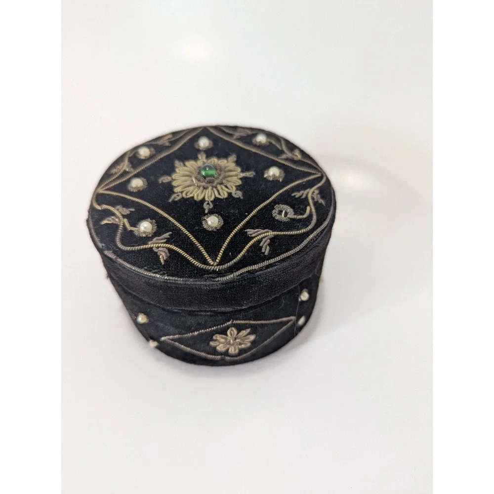 Zardozi Round‎ vintage black velvet designed floral beaded Jewelry box holder